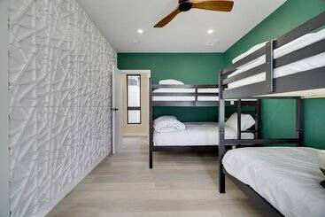 کلبه The Barn House By Avantstay Modern, Outdoor Living Area & Hot Tub