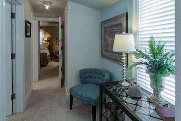 Knob Hill Bed & Breakfast