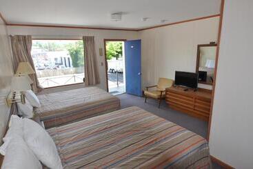 فندق على الطريق Budget Inn Near Westrock