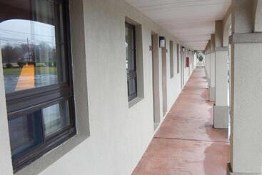 فندق على الطريق Scottish Inns And Suites  Bordentown, Nj