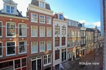 Aamiaismajoitus (B&B) Luxurious Boutique Suite In City Center