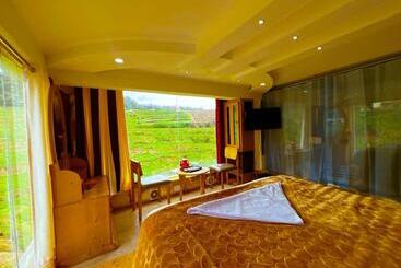 Hotel Rozanaretreats