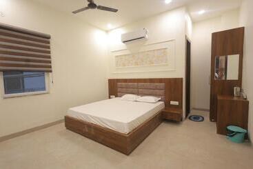 בית מלון כפרי Shrinath Palace