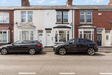 Pensiune Suite #4   Central Location   Private Ensuite, Smart Tv, Fast Wifi And Free Parking   By Yoko Proper