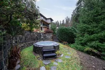 ベッドアンドブレックファースト North Vancouver Lynn Valley Two Bedrooms Suite