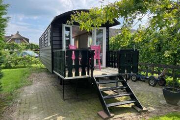 Bed and Breakfast Pipowagen Mamaloe