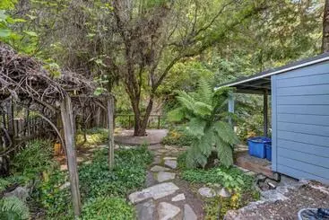 Majatalo Either Way Hideaway