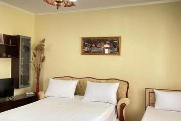 پانسیون Roelka Guest House