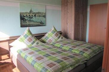 ペンション Gästezimmer Zum Sonnenhof