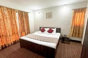 Fabhotel The Legend Residency