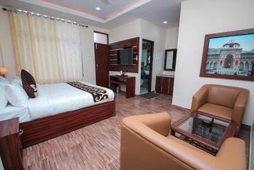 Hotel Amritara Social Palace, Uttarkashi