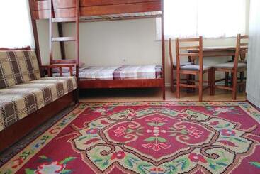 پانسیون Rowdy Guest House