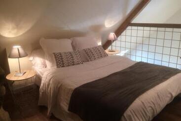 Bed and Breakfast La Chambre Montbrault