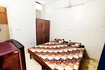 Hotel Kamal Villa    Lpu Green Velly    Super Deluxe Rooms