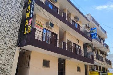 호텔 Kamal Villa    Lpu Green Velly    Super Deluxe Rooms