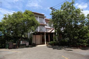 ホテル Thanicha Resort Amphawa