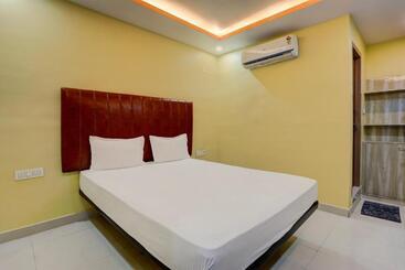 Oyo Hotel Crystal Inn