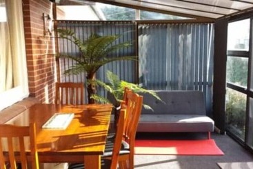 مبيت وإفطار Airport Silver Fern Accommodation