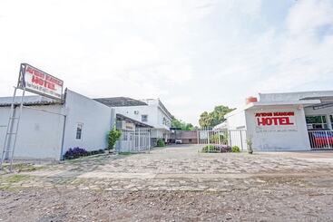 호텔 Collection O 90783 Probolinggo Homestay