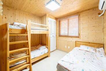 פנסיון Jeju Jejue Meomulda