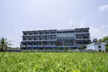 Trincomalee Beach Resort & Spa