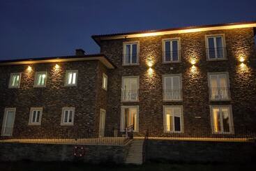 Pensió Golden Mirror