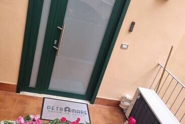 Bed and Breakfast Petramare Charming House