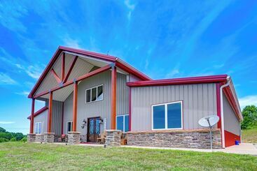 Mökkimajoitus Unique Stay: Barndominium Near Rough River Lake!