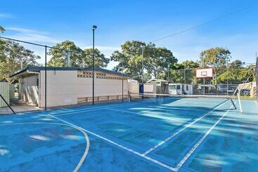 Отель Bribie Island Caravan Park