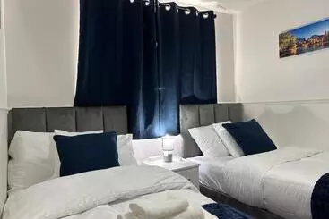 اقامتگاه Affluent Living Apartment Perfect For Contractors