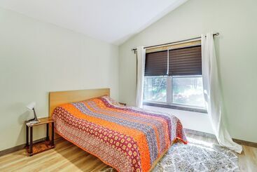 کلبه Pool & Beach Access: Charming Poconos Cabin!