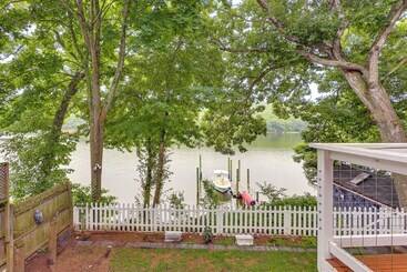 Hus på landet Charming Waterford Home W/ Dock On Niantic River!