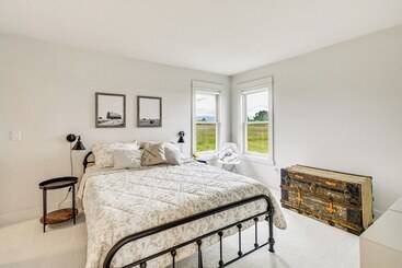 Kır Evi Lovely Roberts Home W/ Patio & Mountain Views!