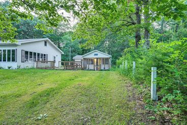 Mökkimajoitus Secluded East Tawas Cabin W/ Private Beach Access!