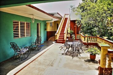 Aamiaismajoitus (B&B) Villa Tomasa