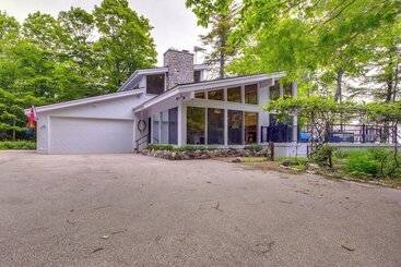 Hus på landet Modern Waterfront Home   1 Mi To Cave Point Park!