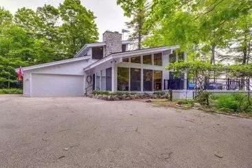 コテージ Modern Waterfront Home   1 Mi To Cave Point Park!