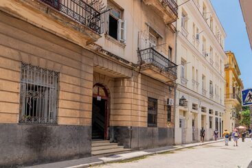 پانسیون Revolution Boutique