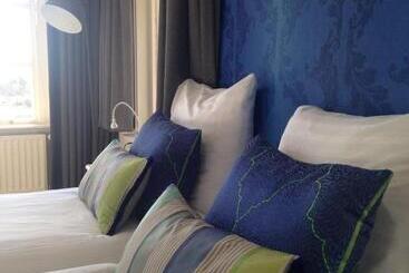 تختخواب و صبحانه The Riverside Logies & Restaurant