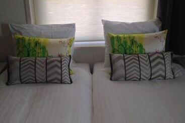 צימר The Riverside Logies & Restaurant