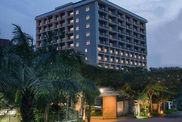 Delonix Hotel Karawang