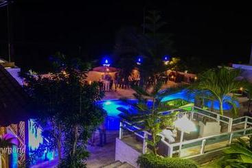 هتل Daymond Blue Tropical Lodge