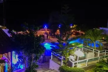 هتل Daymond Blue Tropical Lodge