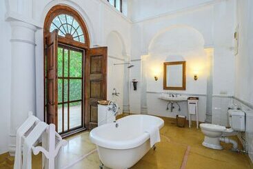 Hotel Neemrana S Baradari Palace