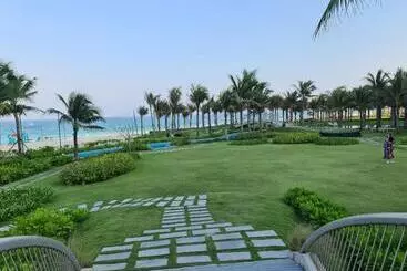 هتل The Arena Cam Ranh Resort