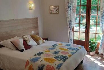 Bed and Breakfast Le Bois Des Fées De Chazelles