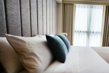 هتل آپارتمان Luxestaysmnl Stylish Family 2br Suite Poolgym 400mbps Wifi Netflx Amazing City View