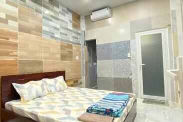 Bed & Breakfast Nhà Nghỉ Lý Hùng