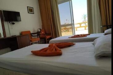 בית מלון כפרי Sharm Club