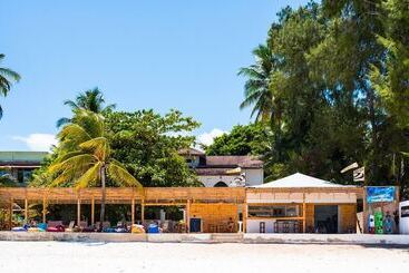 ホテル Paje By Night Bungalows